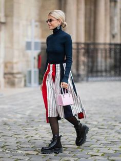 Not convinced about ankle boots with skirts and tights? Allow me to show you five outfits that are super chic. Ankle Boots Outfit Skirt, Ankle Boots With Skirts, Boots Outfit Skirt, Ankle Boots Skirt, Ankle Boots Outfit, Classic Black Boots, Elegant Midi Skirt, Skirt Images