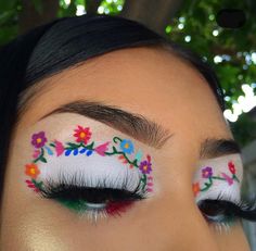 ⚡GRETA⚡ Mexican Theme Makeup, 5 De Mayo Makeup Ideas, Venus Makeup, Mexican Makeup, Dream Quinceanera, Disney Inspired Makeup, Mexican Stuff, Artsy Makeup, Little White Lies