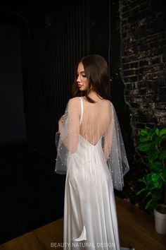 the back of a woman wearing a wedding veil