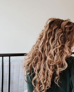 Sunbleached Blonde Hair, Blonde Balayage Curly Hair Natural, Dirty Blonde Curly Hair, Vacation Hairstyles, Beachy Hair, Hairstyles 2024, Viral On Tiktok