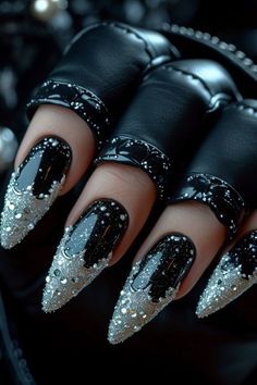 Goth Christmas Nails Designs, Glam Goth Nails, Christmas Glam Nails, Winter Goth Nails, Sparkle Winter Nails, Black Christmas Nails Winter, Icy Nails Winter, Christmas Bling Nails, Goth Winter Nails