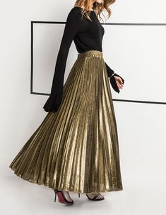 Gold Skirts, Long Skirt Outfit, Shimmery Fabric, Metallic Pleated Skirt, Outfit Work, Gold Skirt, High Waisted Pleated Skirt, Pleated Long Skirt, Split Design