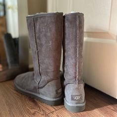 Great Condition, Only One Maybe Once And Only Indoors. Basically Brand New Uggs With The The Foot Inserts Still In Them. Ugg Classic Tall Ii Boot In Gray With Fur Insides. New Uggs, Ugg Classic Tall, Shoes Ugg, Fur Lined Boots, Ugg Classic, Womens Uggs, Winter Rain, Ugg Shoes, Rain Boots