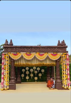 Oonjal Decor Wedding, Muhurtham Decor, Pelli Decoration, Umbrella Wedding Decorations, Nav Varsh, Indian Wedding Decorations Receptions, Reception Stage Decor, Home Flower Decor