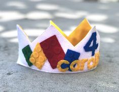 a lego crown with the number four on it