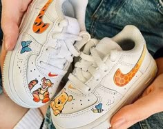 Winnie The Pooh Nike, Winnie The Pooh Shoes, Nike Air Force1, Custom Baby Shoes, Tiger Cartoon, Baby Mode, Custom Af1