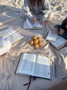 Bible Study Aesthetic With Friends Group, Group Bible Study Aesthetic, Scripture Study Aesthetic, Beach Bible Study, Christian Friendship, Gods Princess, Cute Bibles, Bible Resources, Prayer Group