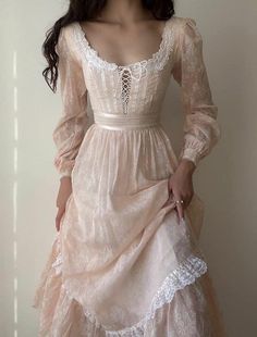 Petal Gown, Dream Gown, 1970s Dresses, Fairytale Dress, Gunne Sax, Mode Inspiration, Looks Vintage, Fancy Dresses, Dream Dress