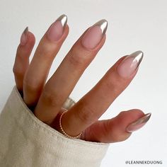 Mirror Mirror – glamnetic French Manicure Silver Tips, Silver Tip Almond Nails, Shiny Tip Nails, Silver Tip Nails French Manicures, French Silver Nails, Silver Chrome French Tip Nails, French Tips Silver, French Nails Silver, Silver Chrome French Tip