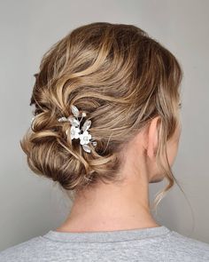 Bridal Tousled Wavy Bun Updo Wavy Low Bun, Wavy Bun, Updo Short Hair, Wedding Hairstyles For Short Hair, Wedding Hair Updo, Short Bridal Hair, Sparkly Hair Accessories, Vintage Updo, Short Hair Bride