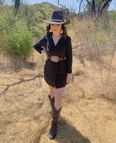 Summer Cowgirl Outfits, Takuachita Outfits, Takuache Girl Outfits, Cowgirl Outfits For Women, Foto Cowgirl, Latina Fashion Outfits, Cute Country Outfits