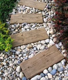 DIY Garden Steps & Stairs • Lots of ideas, tips & tutorials! Including, from 'houzz / nicolock', these nice railroad tie steps. Railroad Ties Landscaping, Railroad Tie, Kolam Koi, Backyard Diy, Garden Steps, Garden Pathway, Garden Edging, Budget Backyard