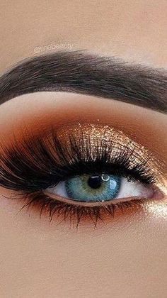 Mystique Makeup, Gold Eyeshadow Looks, Gold Eye Makeup Tutorial, Maquillage Yeux Cut Crease, Gold Eyeshadow Palette, Pink Eyeliner, Makeup Memes, Video Makeup