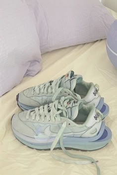 Nike Sacai, Trendy Shoes Sneakers, Pretty Shoes Sneakers, Kicks Shoes, Wide Awake, Fresh Shoes, Cute Sneakers, Hype Shoes, Shoe Inspo