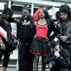 90s Punk Outfits, Grunge People, Rave Outfits Winter, Punk Hairstyles, Black Alt, Afro Goth, Afro Punk Fashion, 90s Punk, Goth Subculture