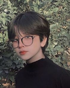 Indian Tomboy Haircut, Tomboy With Glasses, Short Mullet Round Face, Korean Pixie Cut With Bangs, Tomboy Glasses, Short Tomboy Haircut Round Face, Tomboy Hairstyles Round Face, Korean Tomboy Haircut, Short Hair With Bangs Korean