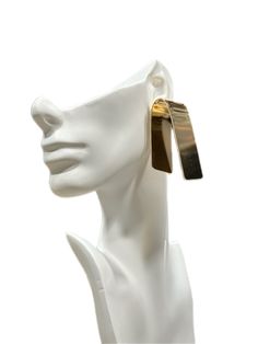 The Modernist Chic Fold Earrings are a stylish and contemporary accessory that effortlessly blends minimalist aesthetics with a touch of sophistication. With a length of 2.5 inches and a width of 1.2 inches, these earrings offer a bold yet elegant presence. Available in two stunning variants, gold and silver, they cater to diverse tastes, adding versatility to any wardrobe. The cleverly designed fold accentuates their modern appeal, making them a must-have accessory for those seeking a timeless and chic statement piece. Contemporary Accessories, Ear Climbers, Gold And Silver, Vintage Metal, Stones And Crystals, Headpiece, Ear Cuff, Gold Earrings, Bangle Bracelets