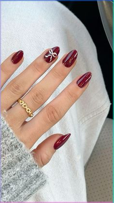 Christmas, Christmas nails, winter nails, holiday nails, christmas nail inspo, winter nail inspo, holiday nail inspo, red nails, bow nails, nail inspo Wine Nails, Cherry Nails, October Nails, Smink Inspiration, Casual Nails, Makijaż Smokey Eye