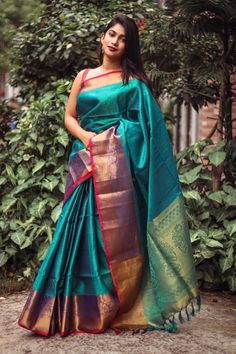 Sarees For Girls, Bridal Sarees South Indian, Pattu Saree Blouse Designs, Cotton Saree Designs, Silk Weaving, Indian Saree Blouse, Indian Party Wear, Indian Silk Sarees