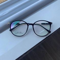 Glasses Frames For Girl, Clear Glasses Frames Women, Glasses Women Fashion Eyeglasses, Cute Glasses Frames, Glasses Frames Trendy, Classy Glasses, Fancy Glasses, Glasses Inspo, Glasses Inspiration