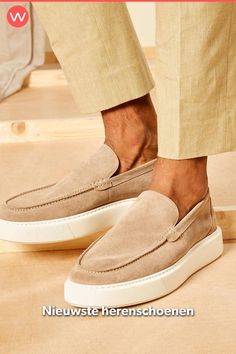 Boat Shoes Outfit, Gq Mens Style, Official Shoes, Mens Fashion Casual Shoes, Kicks Shoes, Outfits Hombre, Shoes Too Big, Guys Clothing Styles