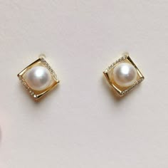 Minimalist Elegance. These chic earrings showcase lustrous freshwater pearls, framed by subtle square zircons for a touch of sparkle. Perfect for everyday sophistication. Pearl Type: Freshwater Pearls Pearl Quality: [Shape]: Flattened Round [Size]: 8-9mm [Blemish]: Minimal - None [Luster]: High Material: Thick 18k Gold Plated Brass Note: Every pearl is unique. Items may vary from the pictures. Gold Pearl Jewelry Set, Pearl Earrings Studs Classy, Pearl Earrings Studs, Single Pearl Earrings, Iphone Item, Pearl Gold Earrings, Simple Pearl Earrings, Bridal Anklet, Unique Gold Jewelry Designs