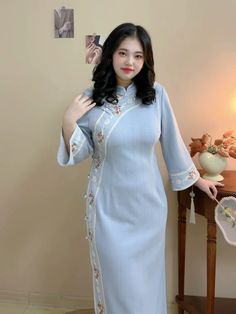 Elegant Embroidered Cheongsam For Spring, Elegant Ao Dai With Stand Collar For Spring, Elegant Blue Cheongsam For Spring, Elegant Spring Ao Dai With Stand Collar, Elegant Embroidered Cheongsam With Stand Collar, Elegant Embroidered Ao Dai With Stand Collar, Spring Elegant Cheongsam With Stand Collar, Elegant Spring Cheongsam With Stand Collar, Elegant Long Sleeve Cheongsam For Tea Ceremony