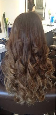 Out Curls Hairstyles, Curled Hair Inspo Prom, Curled Hair For Long Hair, Blowout Curled Hair, Hair Down And Curled, Curled Down Hair, Hair Ideas Wedding, Cute Curls Hairstyles, Styled Curled Hair