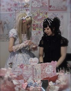 Elegant Gothic, Living Dolls, Sweet Lolita