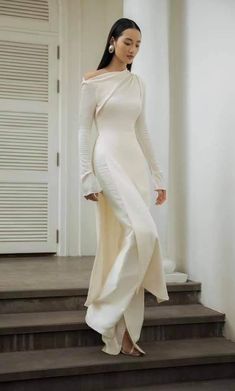 Minimal Wedding Dress, Elegant Dresses Classy, Engagement Dresses, فستان سهرة, Grad Dresses, Pretty Clothes, Graduation Outfit, Hijab Dress, Modest Fashion Outfits