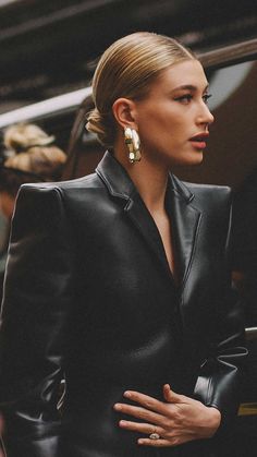 Hourglass Coat, Sarah Christine, Hailey Bieber Style, Hailey Baldwin Style, Balenciaga Leather, Sarah Jessica Parker, Looks Chic, Fashion Week Street Style, Hailey Bieber