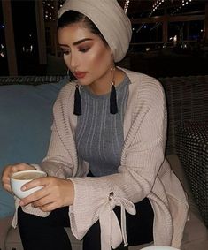 Turban Outfit, Cargo Pants Women Outfit, Hijab Turban Style, Stile Hijab, Turban Hijab, Mode Turban, Modern Hijab Fashion, Head Scarf Styles