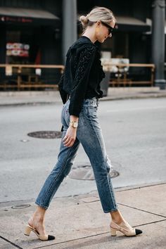 slingback shoes, slingback chanel, vintage jeans, fashion, styleinspo, style Slingback Chanel, Trendy Pumps, Casual Chique Stijl, Fashion Fotografie, Stile Casual Chic, Chanel Slingback, Ripped Jeans Outfit, Style Parisienne