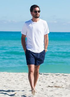 Outfit Cancun, Men Vacation, Mens Beach Style, Austin Fashion, Mens Summer Fashion Beach, Mens Shorts Outfits, Miami Outfits