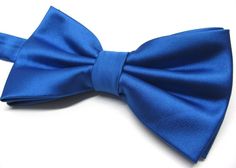 Beautiful silk pre tied and adjustable double tiered banded bow tie. Will adjust from 13" through 20" neck. Bow dimensions 2.5" x 4.5". Blue Groomsmen, Couple Outfits Matching, Mens Bowtie, Pop Punk Fashion, Batman Outfits, Groomsmen Bowtie, Punk Rock Outfits, Geek Clothes, Julian Edelman