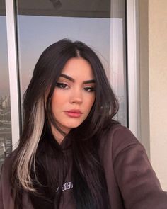 Blonde Hair Tips, Black Red Hair, Blonde Tips, Hair Streaks, Silver Grey Hair, Hair Flip, Penteado Cabelo Curto, Hair Inspo Color