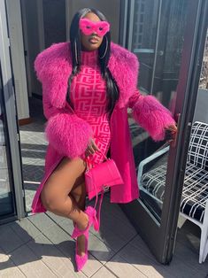 Pink Fur Coat Outfit, Bratz Party, Outfits For Dinner, Pink Fur Coat, Winter Outfits Aesthetic, Winter Outfit Inspiration, Pink Vibes, Black Barbie, Dinner Outfits