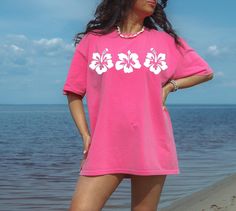 Hibiscus shirt for women. Cute preppy shirt for teens. Oversized  beach tee. Beachy shirt for beach trip. Hibiscus Flower Beach Tee, 90s Vacation Aesthetic, Aloha Tee, Tropical vacation shirt. Preppy clothes. Summer shirt for teens. Back to school shirt. Gift for teens. Comfort Colors T-shirts are 100% ring-spun Cotton, super soft and breathable. The soft-washed, garment-dyed fabric brings extra coziness to your wardrobe while the relaxed fit makes it an excellent daily choice. ** More Hibiscus Pink Short Sleeve Hawaiian Shirt For Beach Season, Pink Hibiscus Print T-shirt For Summer, Pink Relaxed Fit Hawaiian Shirt For Beach, Pink Hawaiian Short Sleeve T-shirt, Pink Hawaiian T-shirt For The Beach, Pink Hawaiian Beach T-shirt, Pink Hawaiian Vacation Tops, Casual Pink Hawaiian Shirt With Hibiscus Print, Pink Hawaiian Top For Vacation