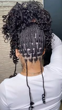 #braidsforblackwomen #braids #smallbraidstyles Braid Hair Dos, Big Twist Braids Hairstyles, Short Knotless, Long Twist, Hair Braid Designs, Detox Waters, Famous Hairstyles, Boho Knotless, Women Braids