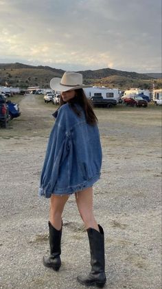 Flawless By Elsie Silver, Summer Hamilton, Country Concert Outfits, Foto Cowgirl, Chestnut Springs, Elsie Silver, Cowgirl Style Outfits, Look Festival, Fest Outfits