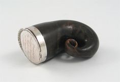 An early Victorian Scottish mounted horn snuff mull, with a raised floral border and thumbpiece, the cover inscribed "Presented to Andrew Henderson by Ralph Mayers as a token of respect" unmarked, 1835-40, 3.2in (8cm). Black Victorian Signet Ring Collectible, Victorian Silver Oval Brooch, Antique Objects, Snuff Boxes Antiques, Ram Horns, Salisbury