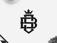 the letter f is made up of black letters and a crown on top of it