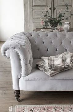 an image of a couch that is on pinterest