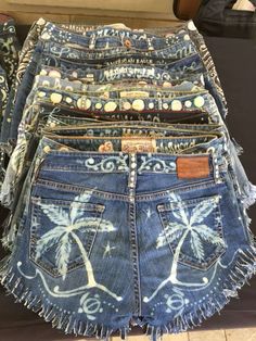 Upcycled Jean Shorts, Kiara Carrera Outer Banks, Bleach Shorts, 2000s Shorts, Kiara Carrera, Ropa Upcycling, Diy Vetement, How To Make Clothes, Swaggy Outfits