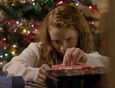 Gilmore Girls Netflix, Cold December, Wrap Presents, Christmas Episodes, Stranger Things Girl, Sadie Sink