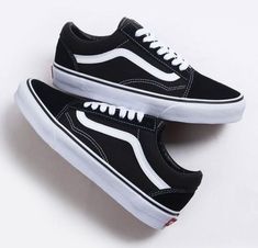 Vans Shoes Fashion, Painted Shoes Diy, Vans Old School, Tenis Vans, Vans Outfit, Big Men Fashion, Sneaker Lovers, Aesthetic Shoes, Diy Shoes