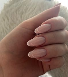 Short Nail Manicure Winter, Oval Nail Trends, Autumn Nails 2024 French, Winter Nails 2022 Trends Acrylic Almond, Fall Nail Trends 2022 Almond, Fall Nails 2024 French Tip, Nails Winter 2022, Fall Oval Nails, Trendy Nails Oval