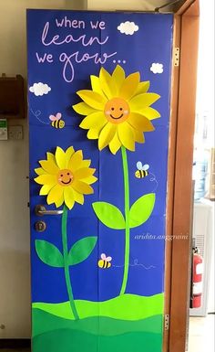 a door decorated with flowers and bees for the school's new classroom year celebration