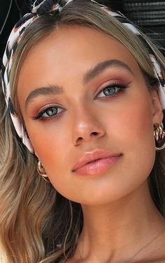 Summer Wedding Guest Makeup, Wedding Guest Makeup Blue Eyes, Bronze Makeup Look, Ball Makeup, Wedding Eyes, Natural Prom Makeup, Mekap Mata, Wedding Eye Makeup, Glam Bride