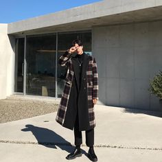 Korean British Men, Korean Men Outfits, Outfits Ideas Korean, Winter Outfits Aesthetic Korean, Korean Black Outfit, Outfits Aesthetic Korean, Outfits Aesthetic Dress, Dress Outfits Korean, Korean Aesthetic Outfits